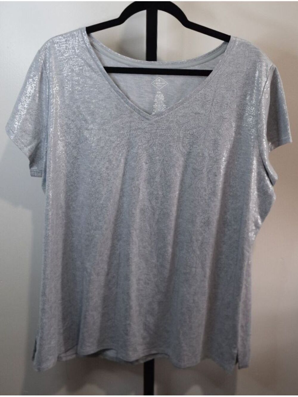 St. John's Bay Silver Metallic Floral Print VNeck Top Size XXL Gray Short Sleeve